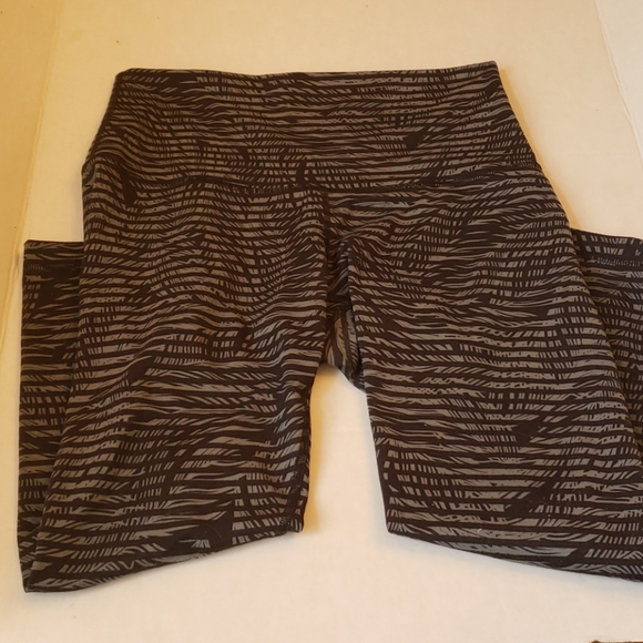 lululemon athletica Pants - Lululemon Cropped Wunder Under Palm Print